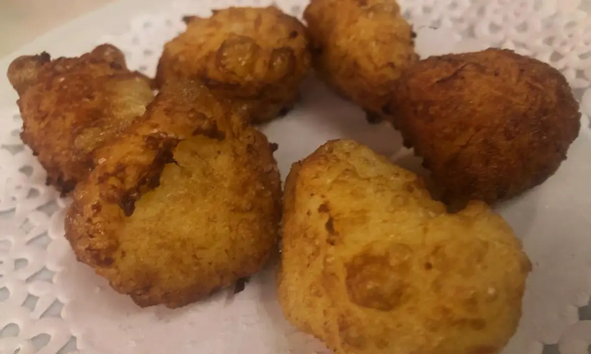 Bunyuelos clásicos de bacalao hechos por Rosa